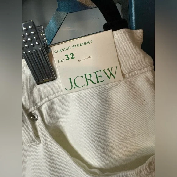 J. Crew Classic Straight Jean in White. Size 32 - Picture 3 of 5